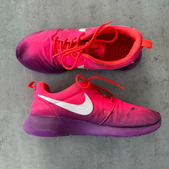 Nike Women's Roshe Run Pink Ombre Laser Crimson / Bright Grape - Picture 6 of 10